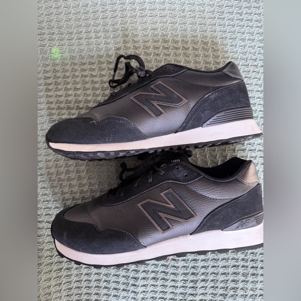 🖤🤍Like New - New Balance Sneakers🤍🖤